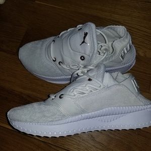 White puma sneakers